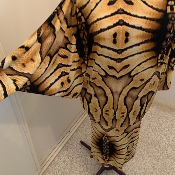 CHARLIE BROWN batwing dress - Picture 7 of 10